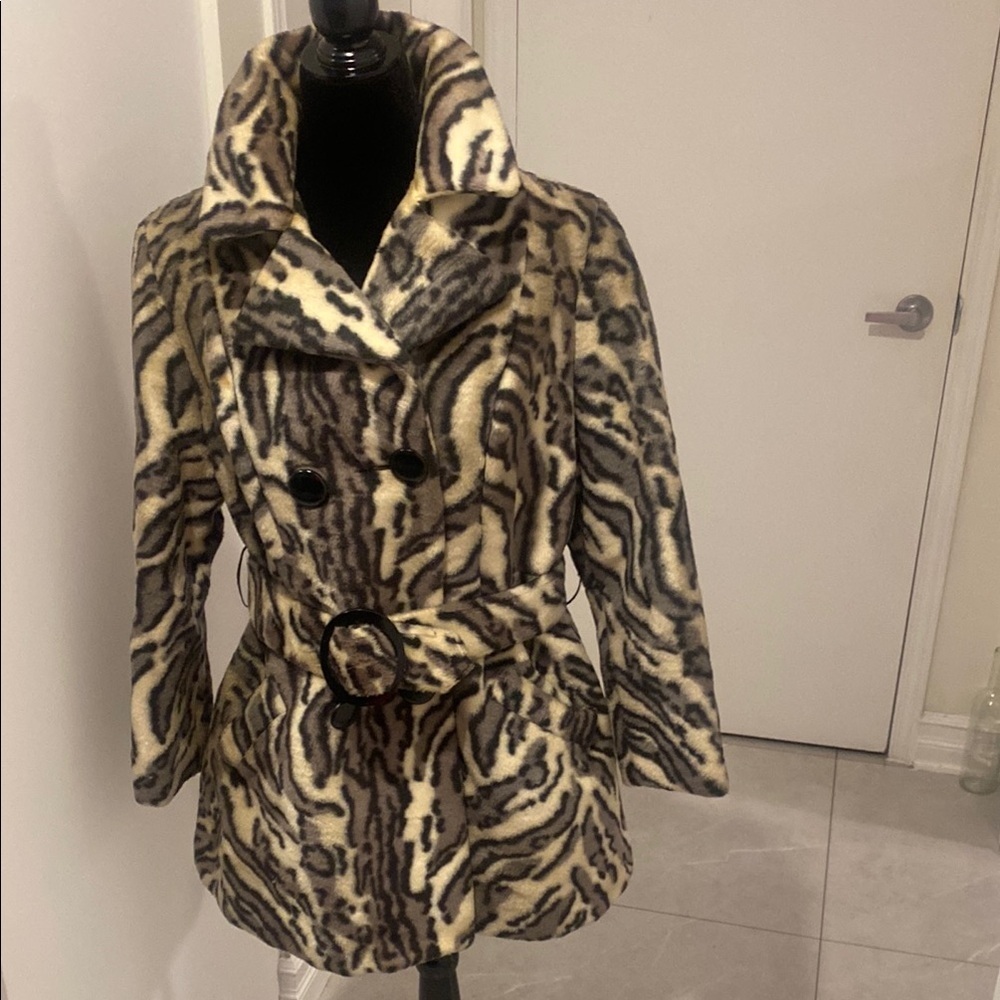RETRO 1970’s Animal Print Women's winter Coat Cream/Black & Brown VTG Sze Medium